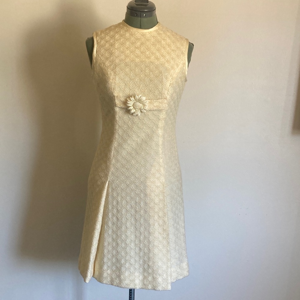 Elegant Cream Sleeveless Semi-Formal Mini Dress 1960s